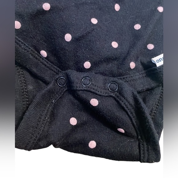 Gerber black onesie with pink polka dots - Picture 3 of 5